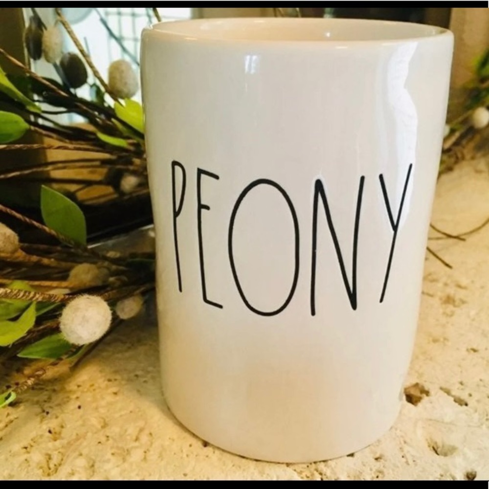 Rae Dunn PEONY 11.4 oz Candle